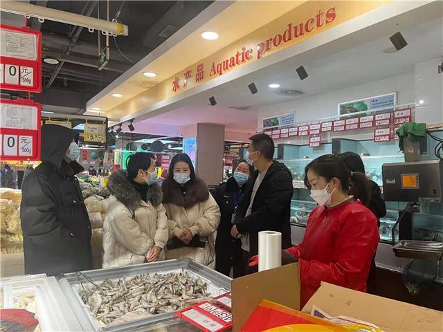 規(guī)范水產(chǎn)品市場(chǎng)經(jīng)營(yíng)秩序湖北神農(nóng)架林區(qū)開展野生魚類違規(guī)銷售專項(xiàng)檢查